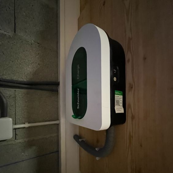 Borne-electrique-garage