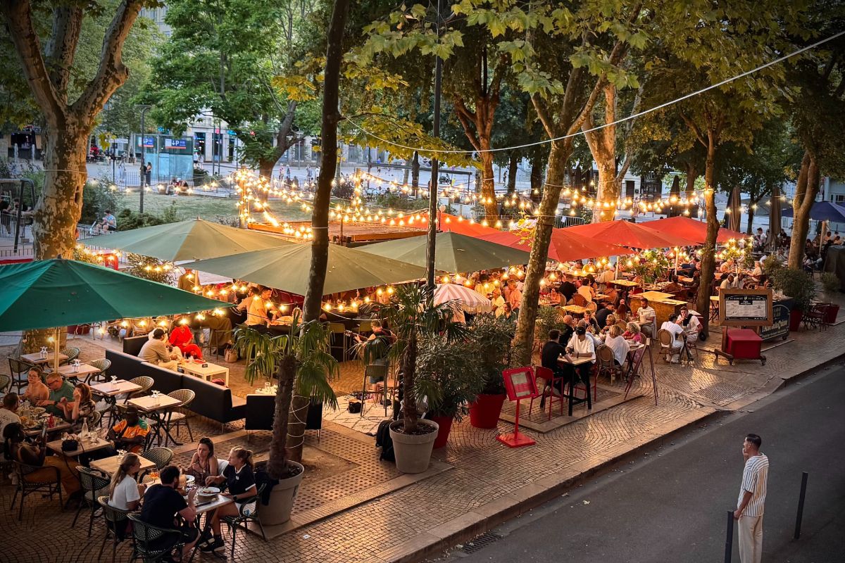 Terrasse-restaurant-les-poteaux-carrés